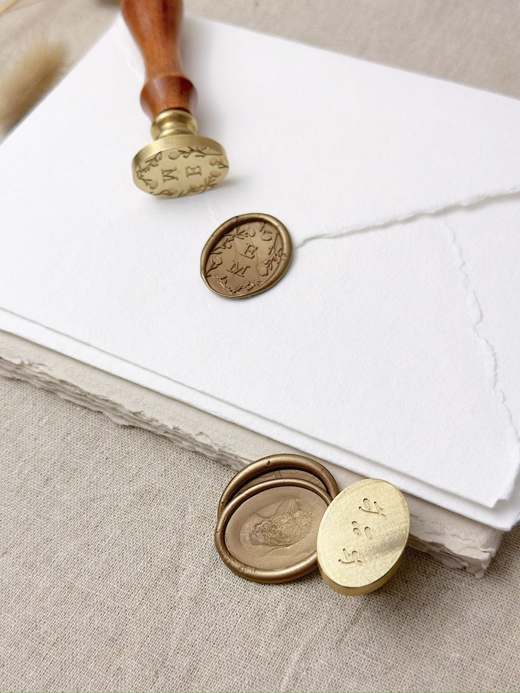Oval Floral Border Personalised Monogram Wax Stamper